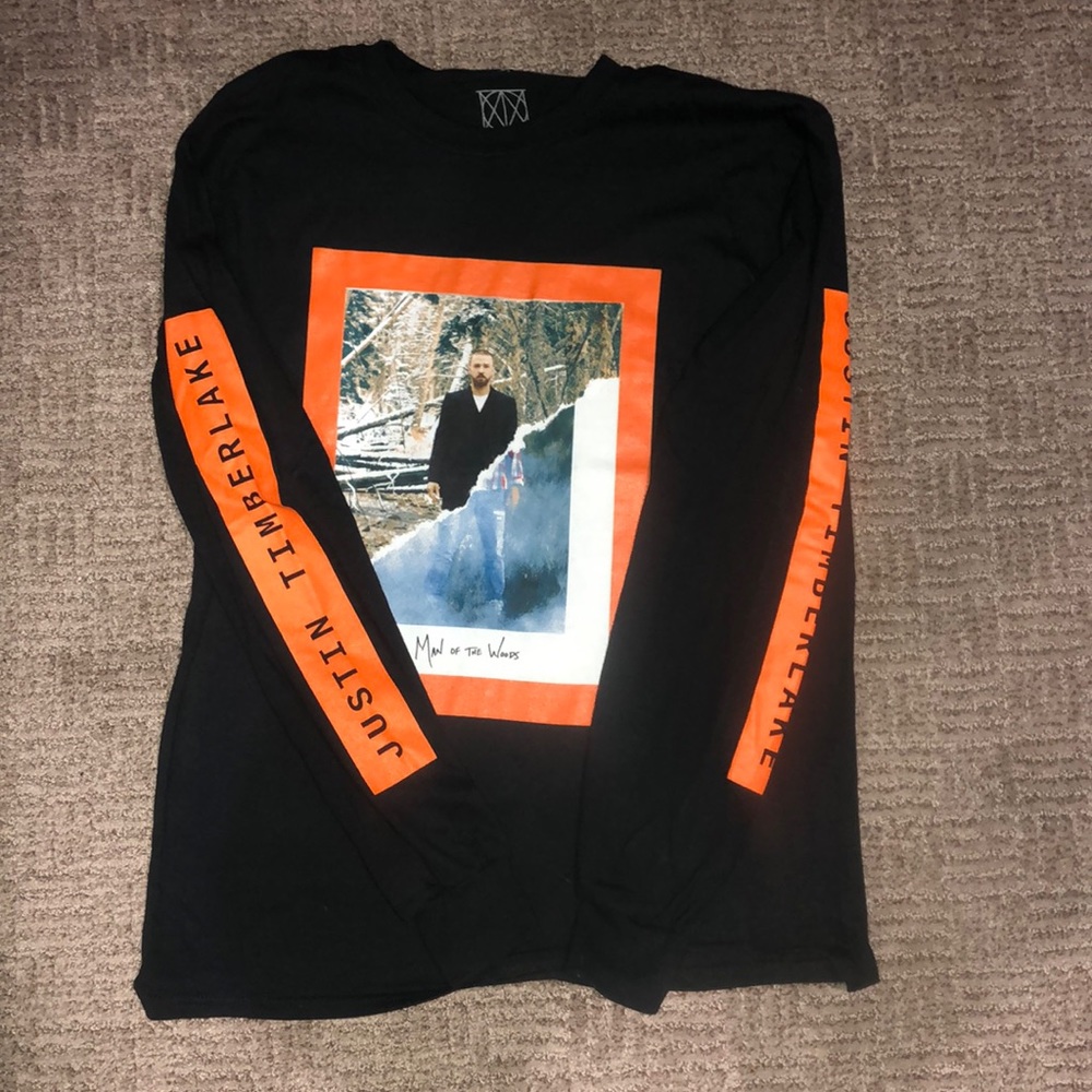 Long sleeve black tee